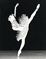 Wilfride Piollet danse dans "le Lac des Cygnes" (à l'Opéra de Paris, 1977).jpg