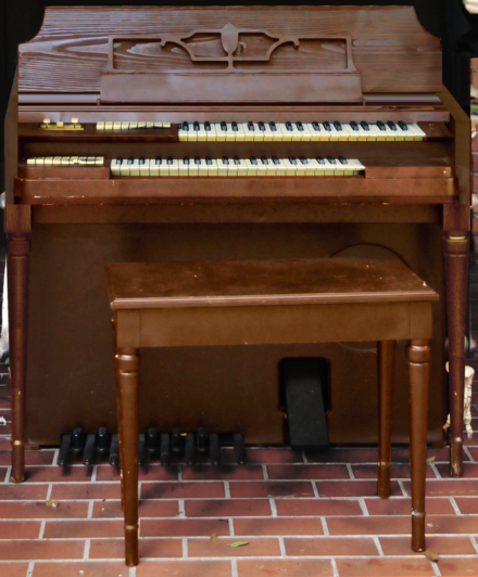 Wurlitzer "Model 44" Electrostatic Reed Organ Wurlitzer Model 44 Electrostatic Reed Organ.png
