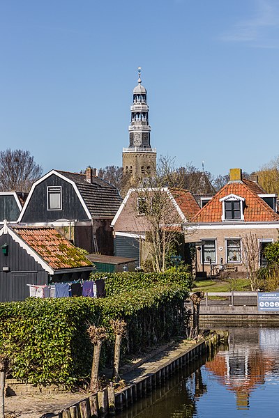 File:Zicht op de De grote kerk van Hindeloopen. 30-03-2021. (actm) 01.jpg