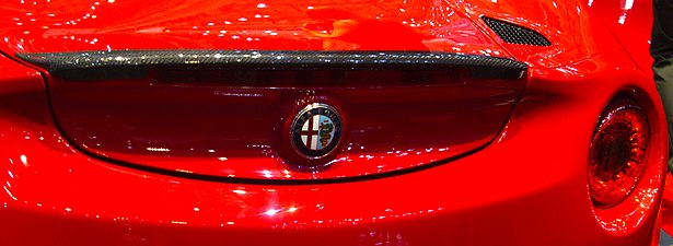 → Geneva MotorShow 2013 - Alfa-Romeo 4C red rear.jpg