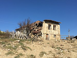 Срушена куќа во селото