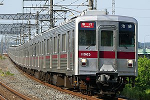 東武鉄道10000系電車.jpg