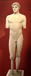 V Ephebo z Kritios, kde je váha jen nepatrně posunuta, se mluví o contrapposto.