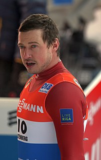 Le lugeur letton Andris Šics lors de l'épreuve d'Altenberg de la coupe du monde 2017. (définition réelle 2 171 × 3 436)