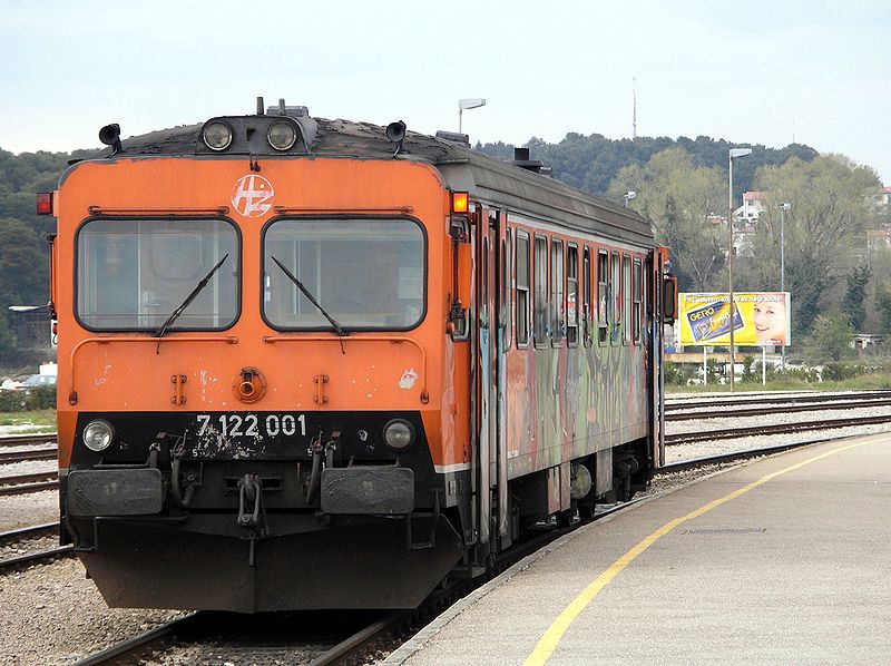 File:7122 series train (9).JPG