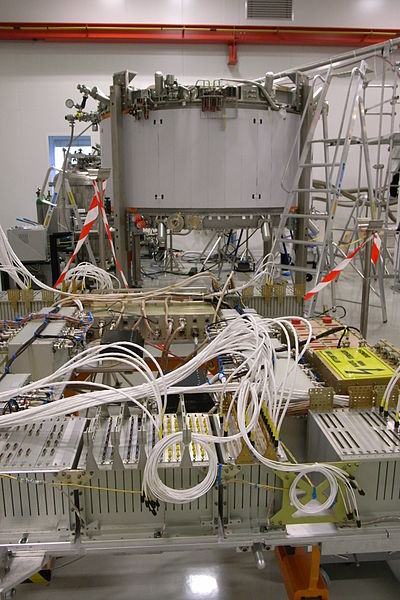 File:AMS-02 clean room feb2009.jpg