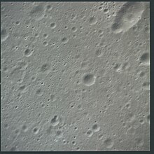 Cayley Formation on the floor of Mendeleev (Apollo 16 image) AS16-118-18972 (21674382106).jpg