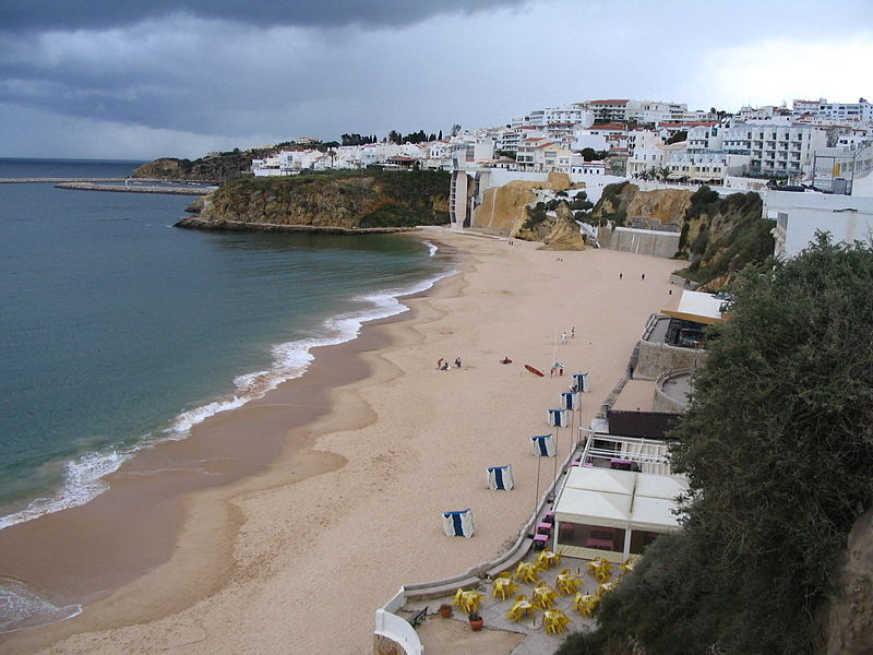 File:Albufeira-Strand-2 in April.JPG