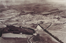 Alcalá de Henares (ca. 1930) vista aérea.png