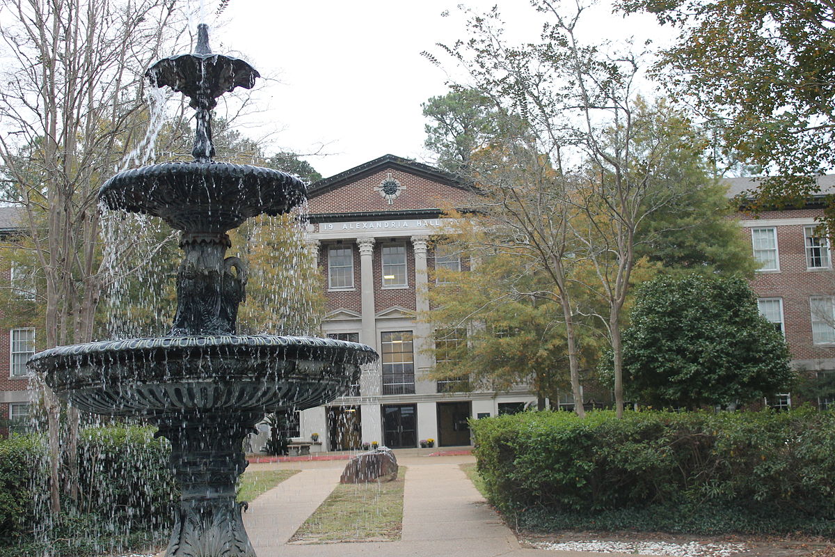 File:Alexandria Hall, Louisiana College, Pineville, LA IMG 4363.JPG -  Wikimedia Commons