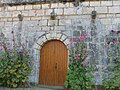 Français : Porte d'entrée de la chapelle des Templiers d'Angles, Salles-d'Angles, Charente, France