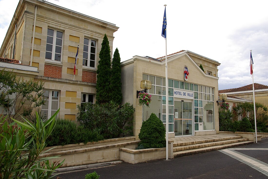 File:Arès mairie.JPG