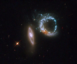 ’n Hubble-foto van die interaktiewe sterrestelsels Arp 147 (IC 298).