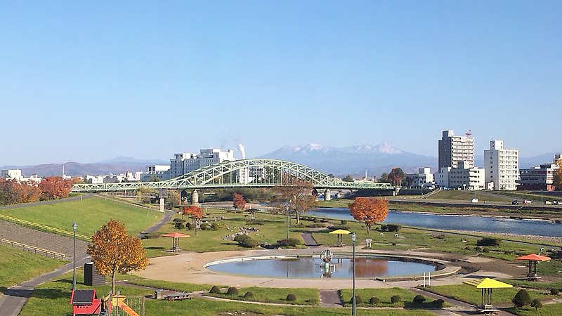 File:Asahibashi Bridge and Mt. Daisetsuzan Range.jpg