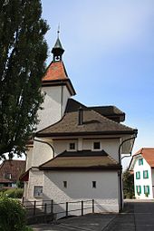 Former school house, now municipal administration building Attiswil Gemeindehaus 202.jpg