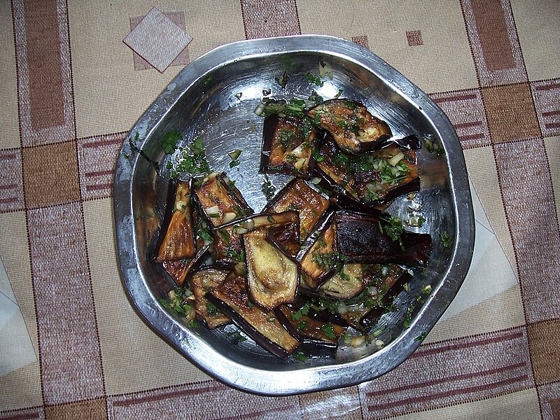 File:Badridjani with garlic.jpg