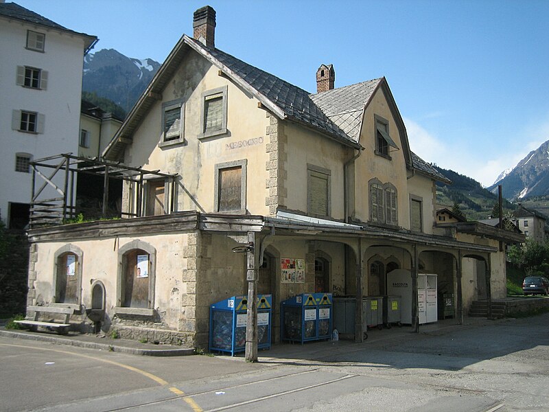 File:Bahnhof Mesocco.JPG