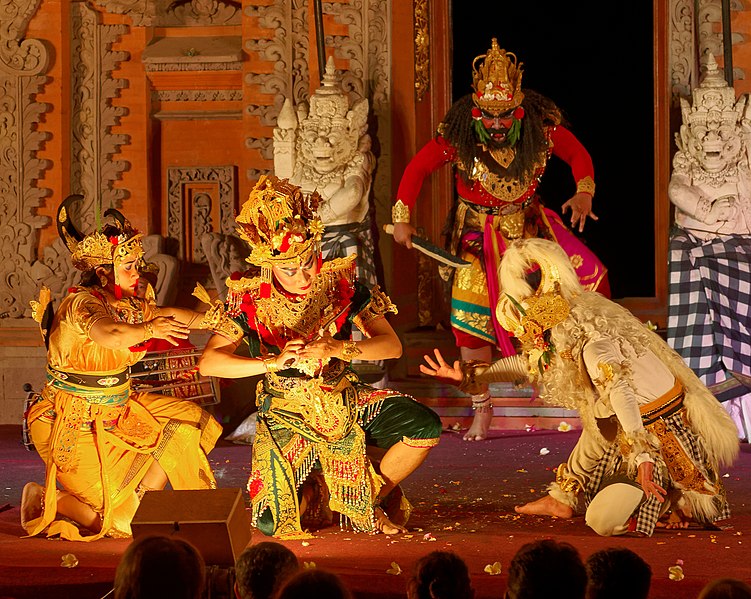 File:Balinese dance Legong in Ubud, Ramayana performance, 20220823 1945 0513.jpg