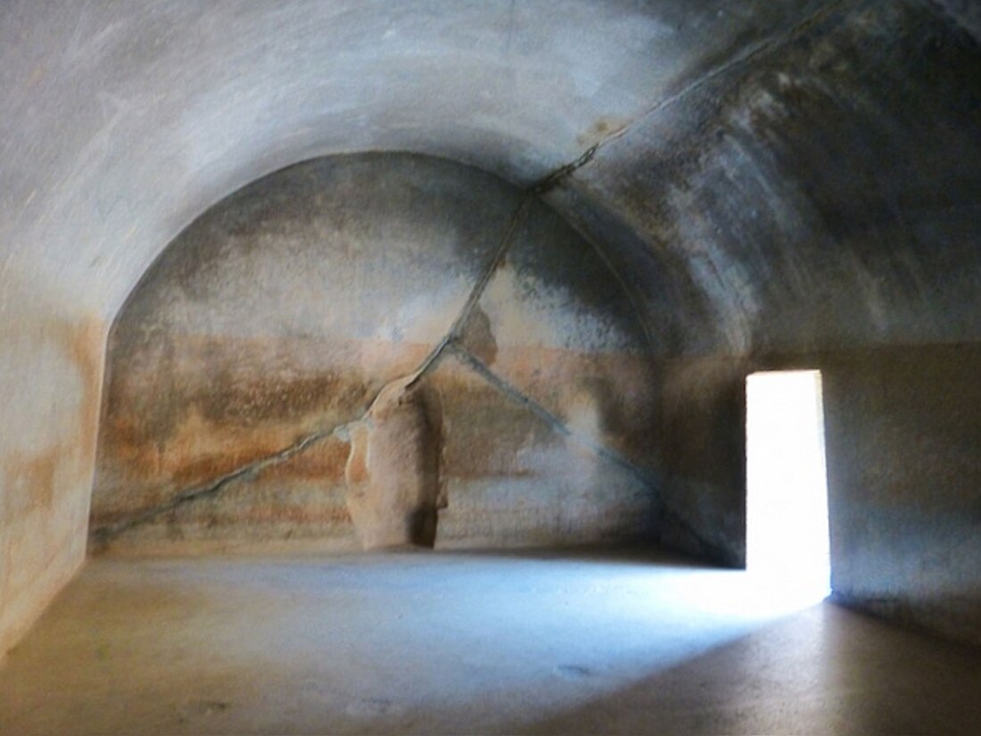 File:Barabar inside Sudama cave.jpg