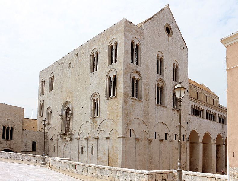 File:Bari, san nicola, esterno, retro.jpg