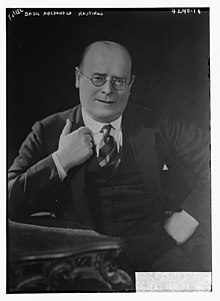 Basil Macdonald Hastings yaklaşık 1927.jpg