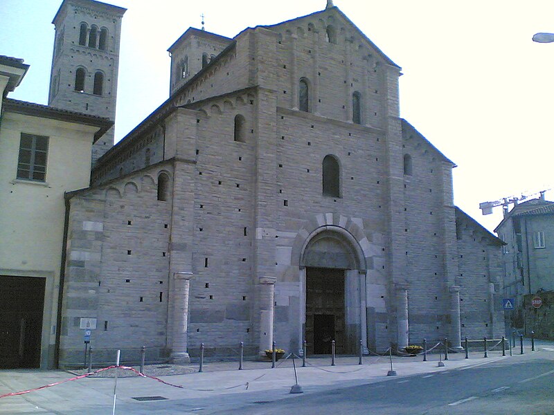 File:Basilica di Sant'Abbondio a Como - Facciata.jpg