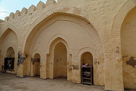 La mezquita de Bay'ah es la mezquita de las afueras de La Meca, en Arabia Saudita. Se construyó por orden del califa abasí Al-Mansur en 761/762 en el lugar de al-Bay'ah, es decir, el lugar donde el profeta Mahoma se reunió con los Ansar (los partidarios) y tomaron el juramento ('bay'ah). esta mezquita es un gran ejemplo de la arquitectura abasí.