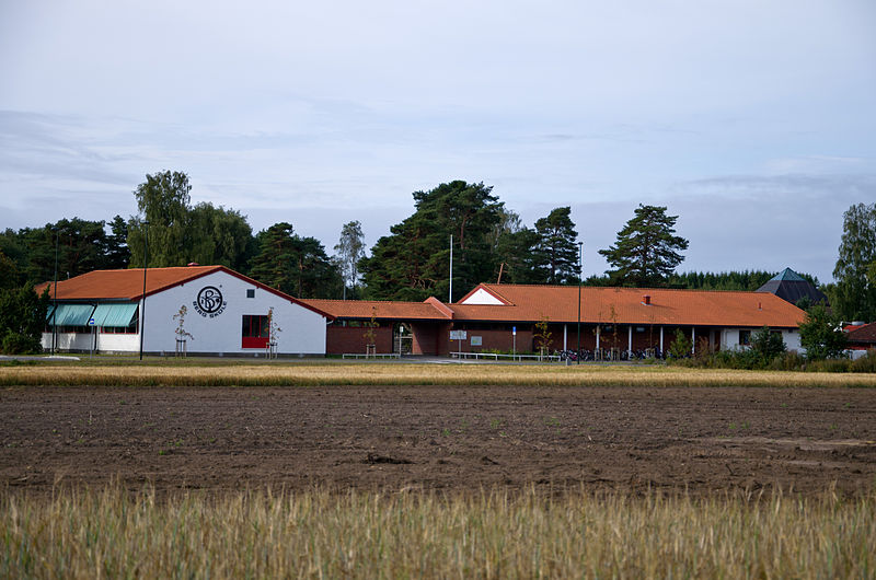 File:Berg skole Larvik.jpg