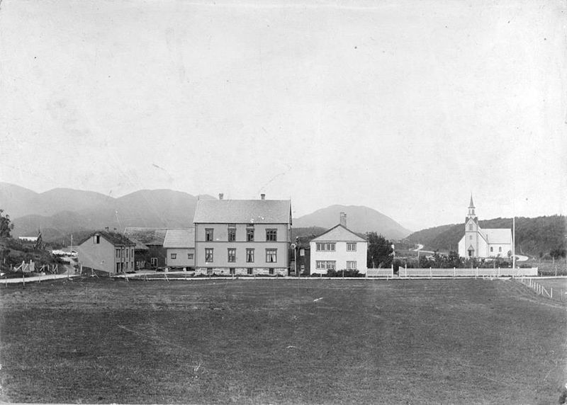 File:Bodin prestegård 1895.jpg