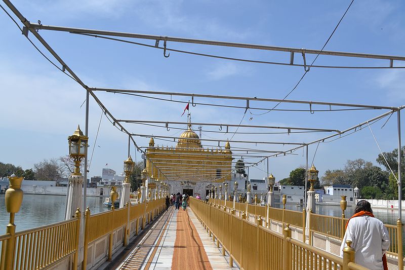 File:Bridge to the Durgiana Temple, Amritsar.jpg