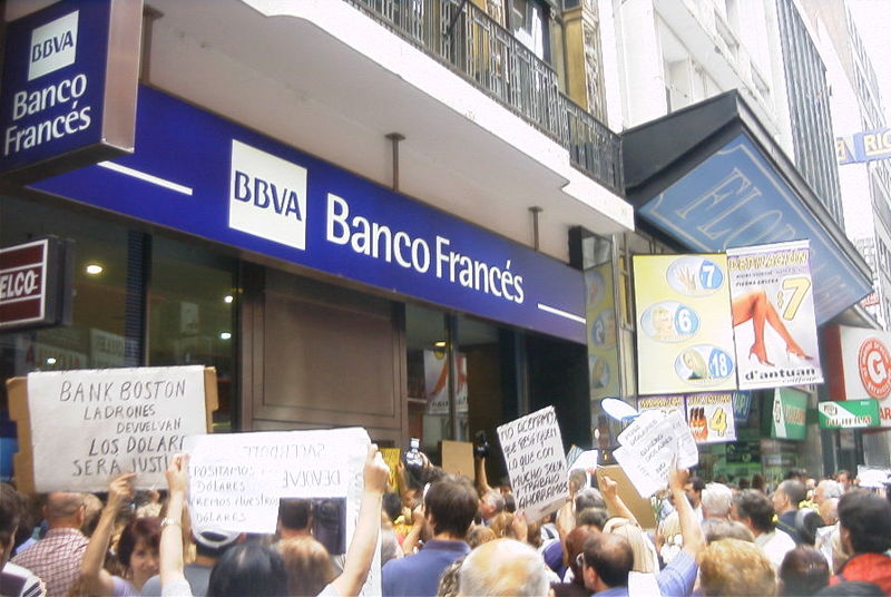 File:Buenos Aires - Manifestación contra el Corralito - 20020206-17.JPG