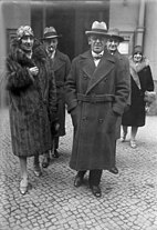 Grock mit Ehefrau Ines Ospiri, 1930 in Berlin