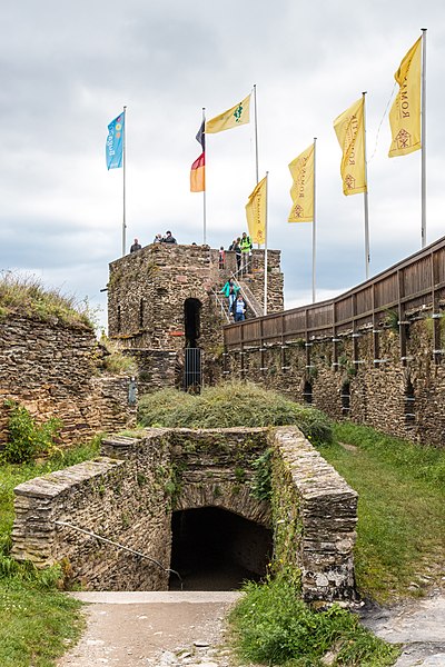 File:Burg Rheinfels Schlossberg (2 of 2) (23822606998).jpg