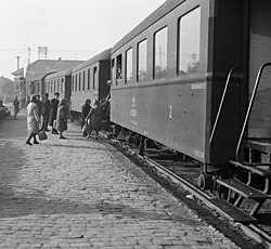 Cegléd 1970, Kossuth téri vasútállomás. Fortepan 18720.jpg