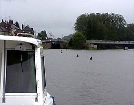 Sungai Aron di Cercy-la-Tour