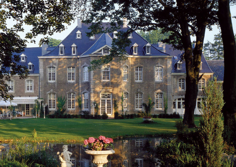 File:Chateau-Thal Belgium view from the park.jpg