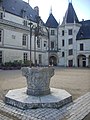 Chaumont-sur-Loire - château, cour (08).jpg