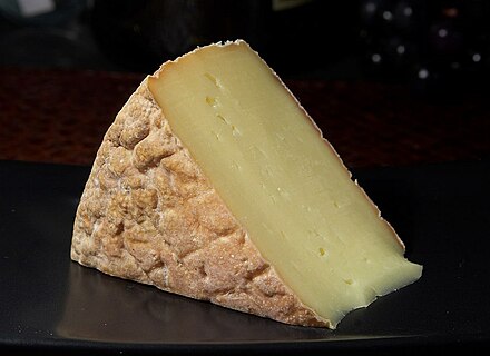 Белковый сыр. Gubbeen Farmhouse Cheese. Название сыров. Лимбургский сыр. Домашний сыр.