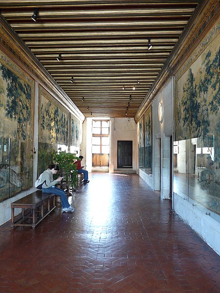 File:Chenonceau vestibule briconnet.jpg