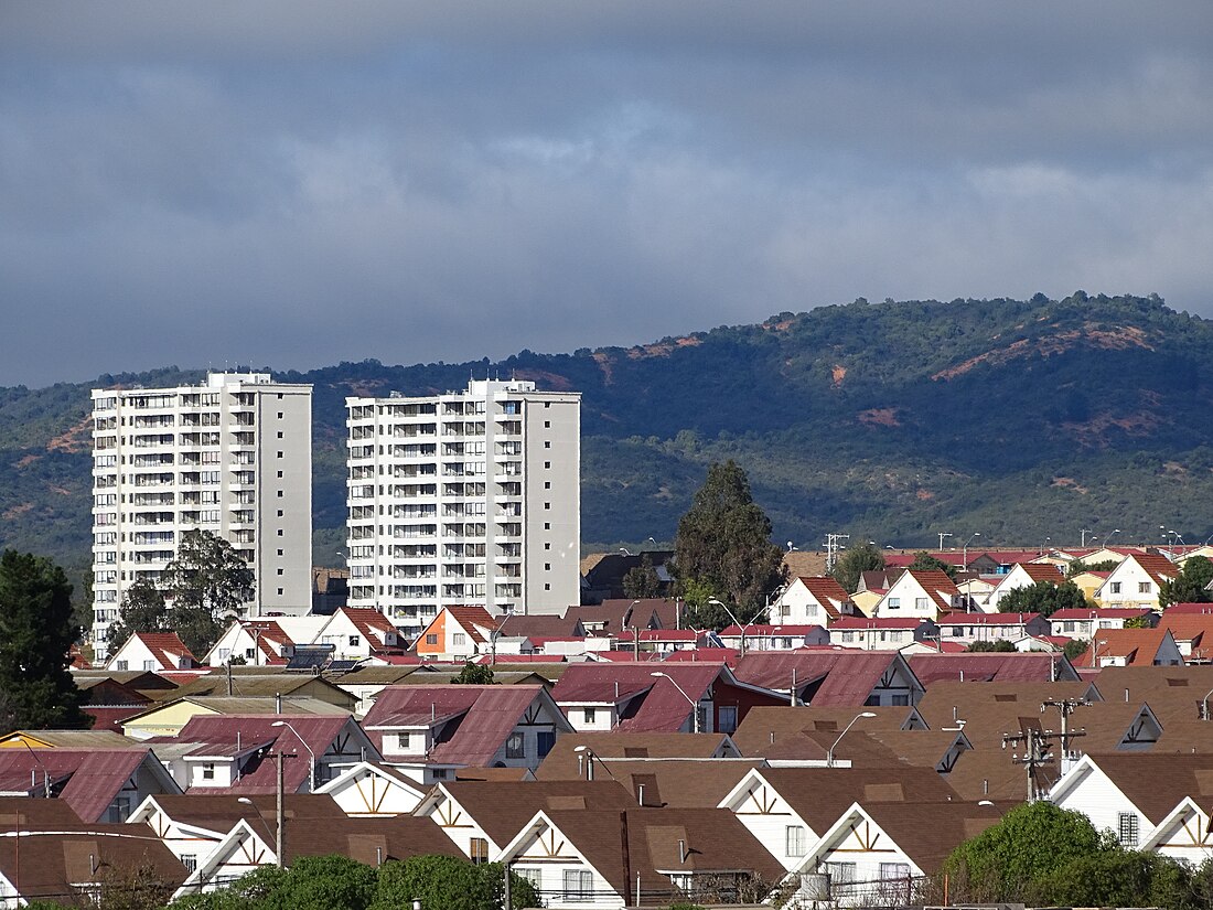 File:Chile, Quilpué, Vista Manquehue (41595856690).jpg