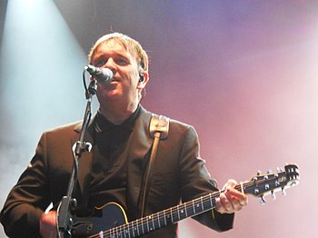 Chris Difford, Squeeze, concert du château de Rochester juillet 2011.jpg