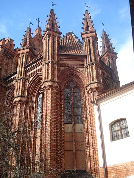 File:Church of St Anne in Vilnius Apse.JPG