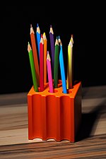 Миниатюра для Файл:Colored pencils in holder.jpg