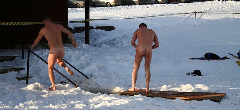 File:Cooling down near sauna.jpg