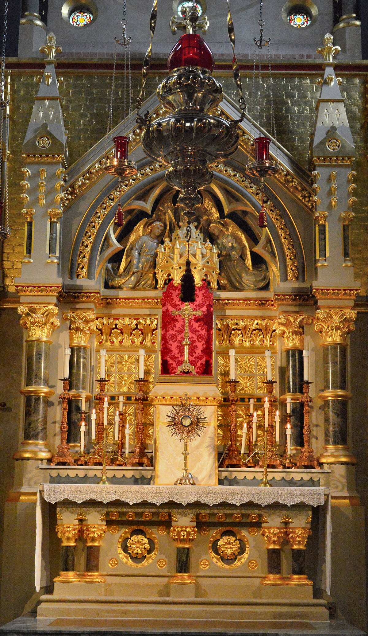 File:Covent Garden, Corpus Christi Catholic Church, altar ...