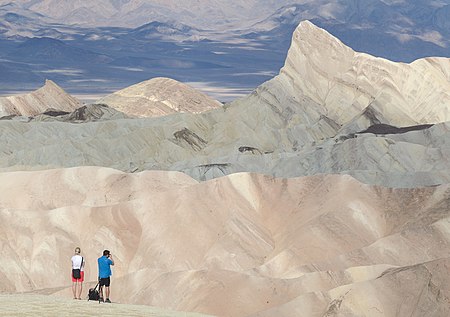 ไฟล์:Death Valley view from Zabriskie Point with people 2013.jpg