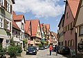 Dinkelsbühl'deki yarı ahşap evler çoğunlukla sıvalı ve boyalı cephelere sahiptir.