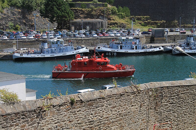 File:Douffine - Port de Brest.jpg