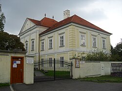 A Csallóközi Múzeum épülete, a „sárga kastély” Dunaszerdahelyen