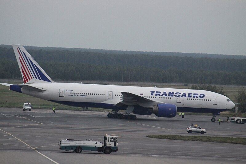 File:EI-UNX Boeing 777 Transaero (7272661092).jpg